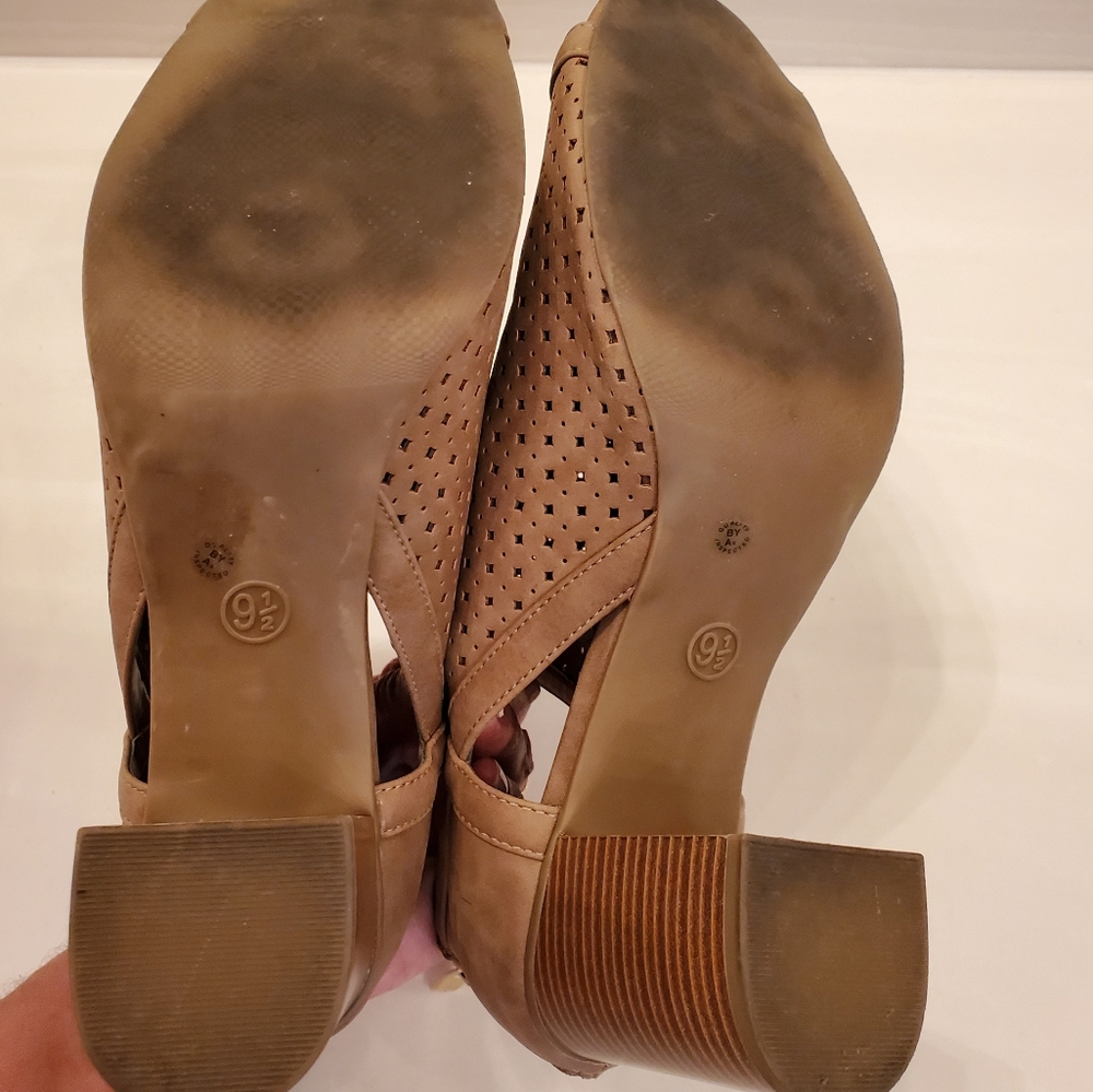 Tan open toe booties - Picture 6 of 8
